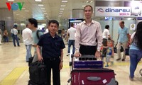 1,328 Vietnamese workers return home